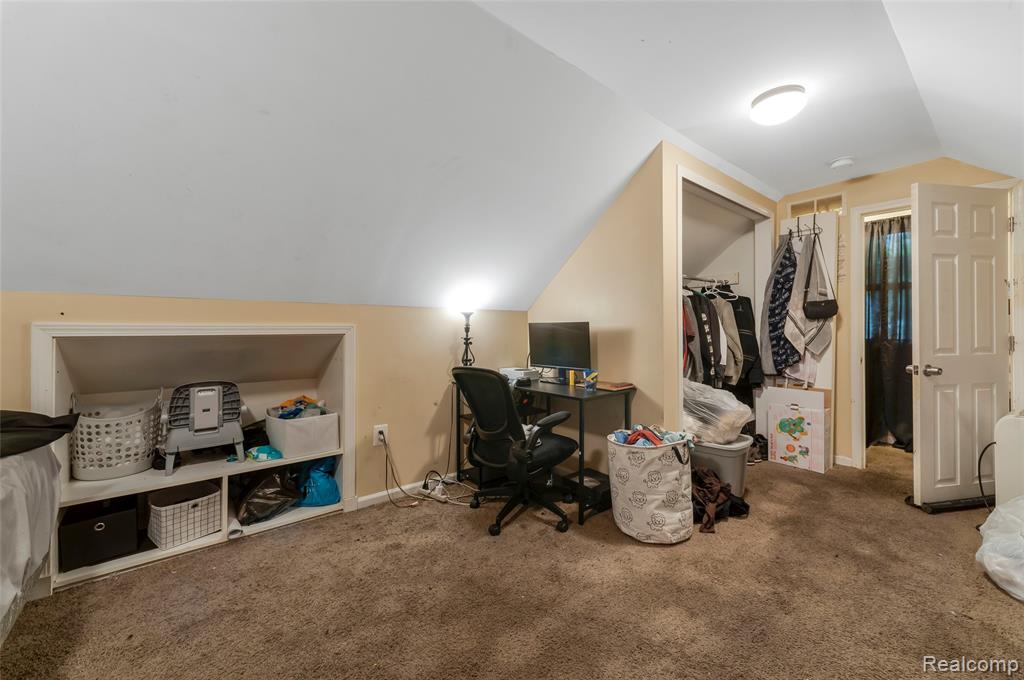 20913 Ridgemont Road, Harper Woods, MI 48225 — Photo 15
