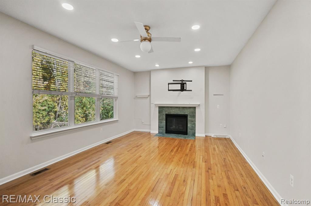 43008 EMERSON Way, Novi, MI — Photo 15