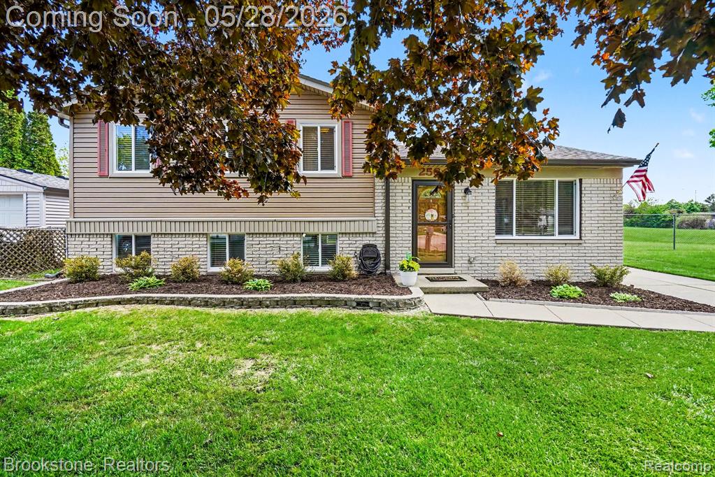 2564 Rainbow Drive, Troy, MI 48083 — Photo 2