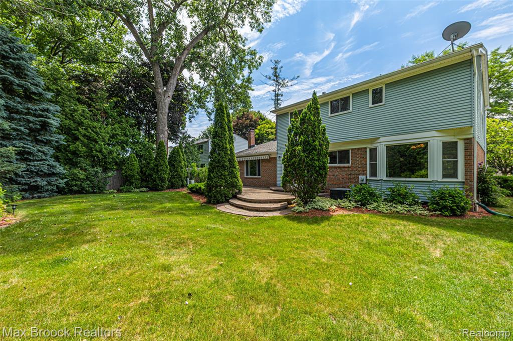 683 Thurber Drive, Troy, MI 48085 — Photo 8