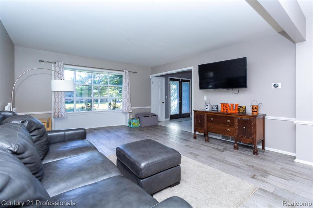 9418 Oakmont Drive, Grand Blanc, MI 48439 — Photo 9