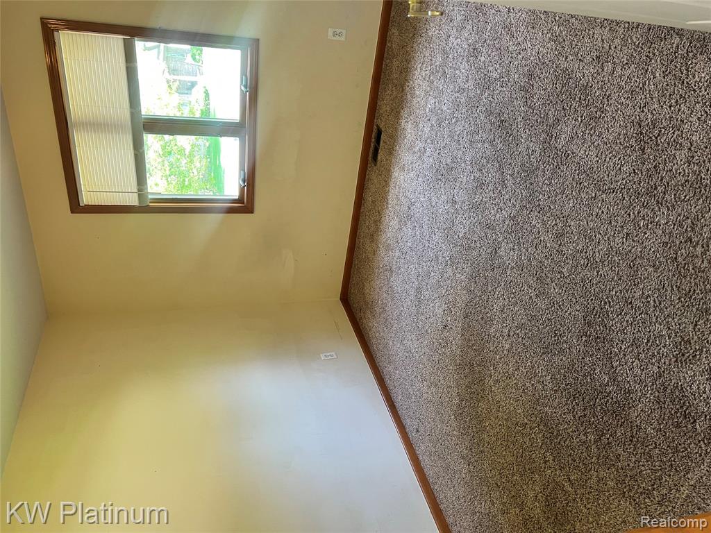 514 S Belle River Avenue, Marine, MI — Photo 27