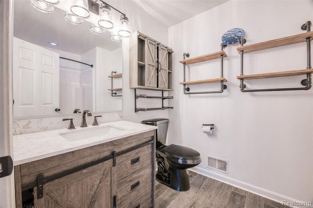 10237 Swan Lake Circle, Ypsilanti, MI 48197 — Photo 19