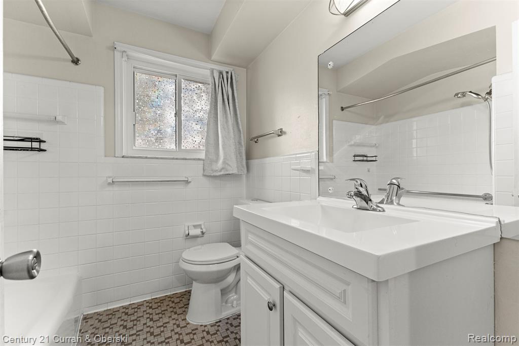 6701 ROSEMARY Street, Dearborn Heights, MI 48127 — Photo 13