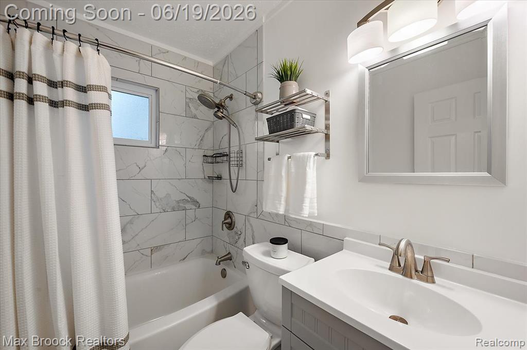 737 Panorama Drive, Milford, MI 48381 — Photo 16
