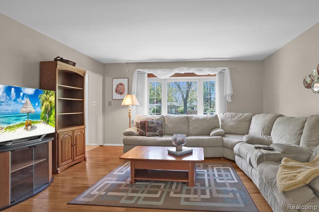 430 CHESTER Court, South Lyon, MI 48178 — Photo 11