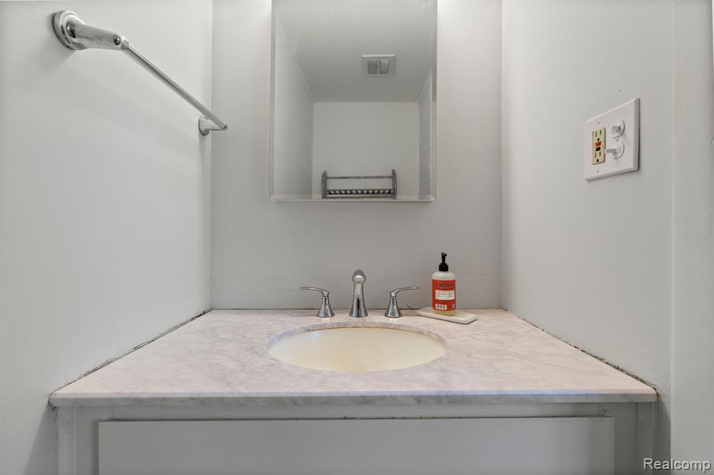 1920 WICKHAM Street, Royal Oak, MI 48073 — Photo 12
