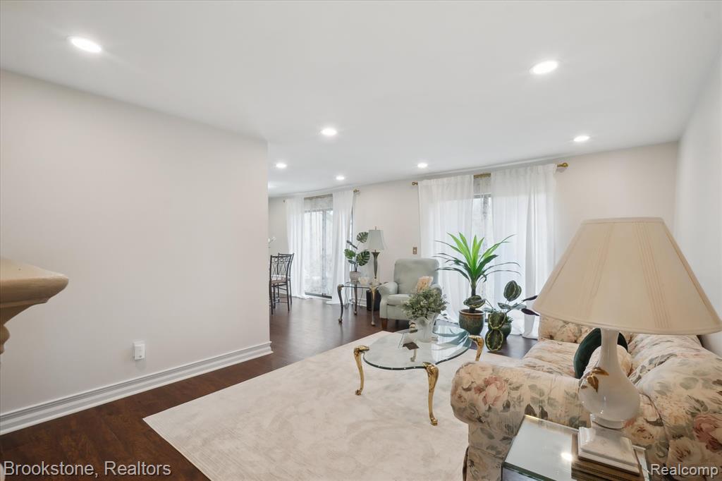 5195 Richard Run, West Bloomfield, MI — Photo 14