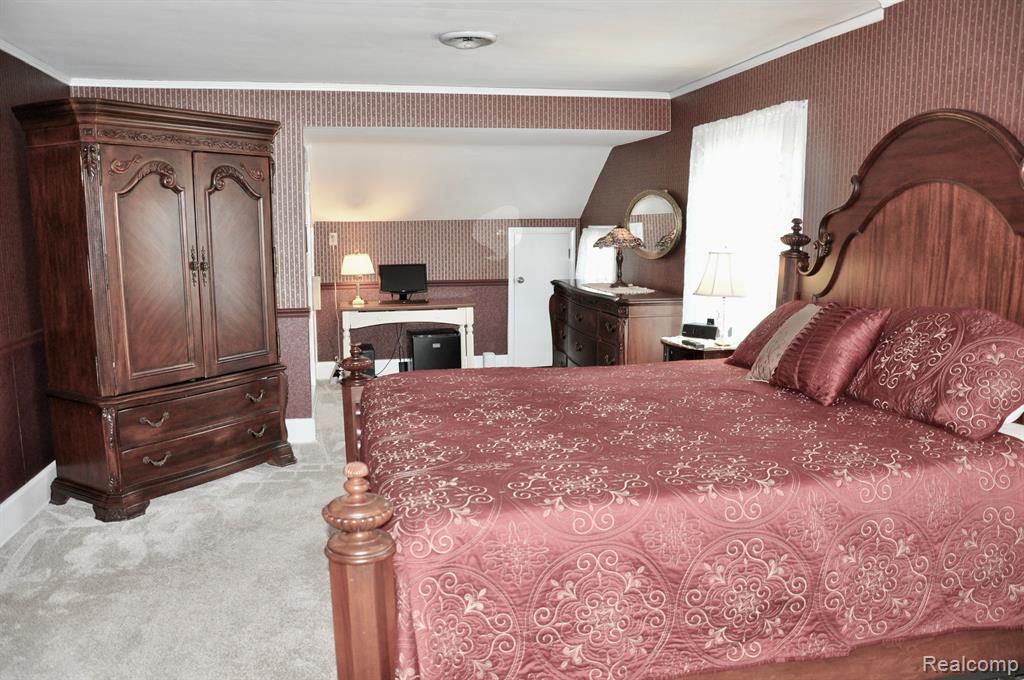 608 E MAPLE Street, Holly, MI 48442 — Photo 36