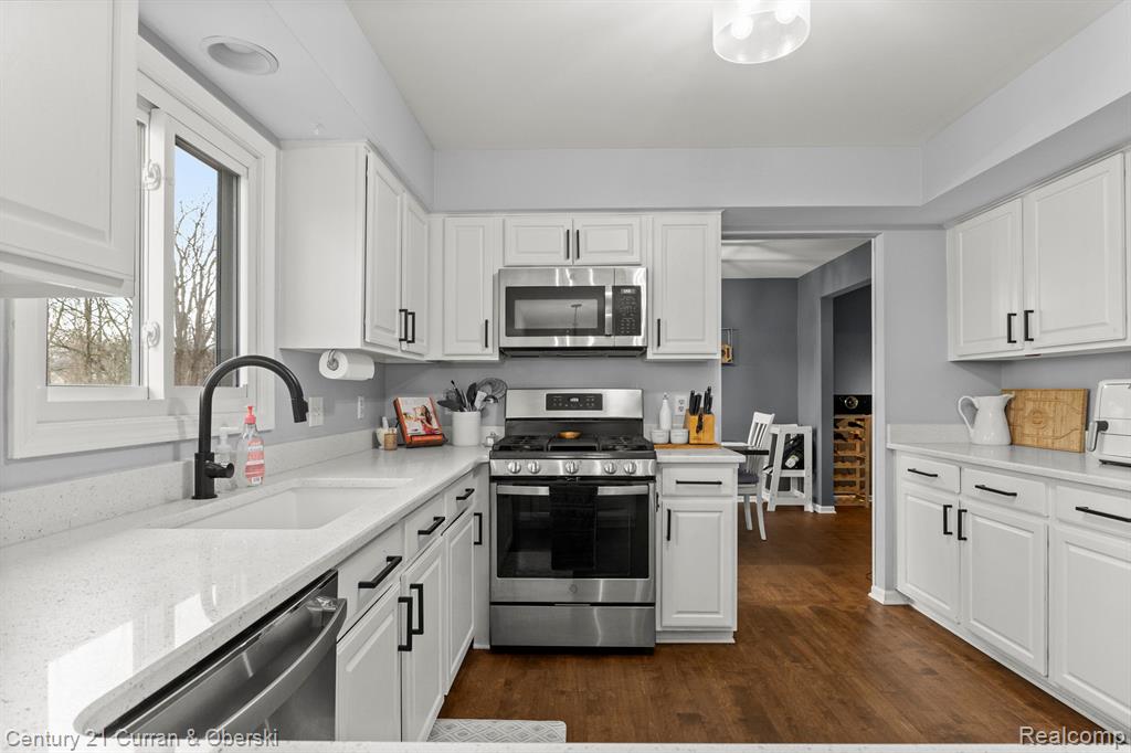 42745 LEDGEVIEW Drive, Novi, MI 48377 — Photo 14