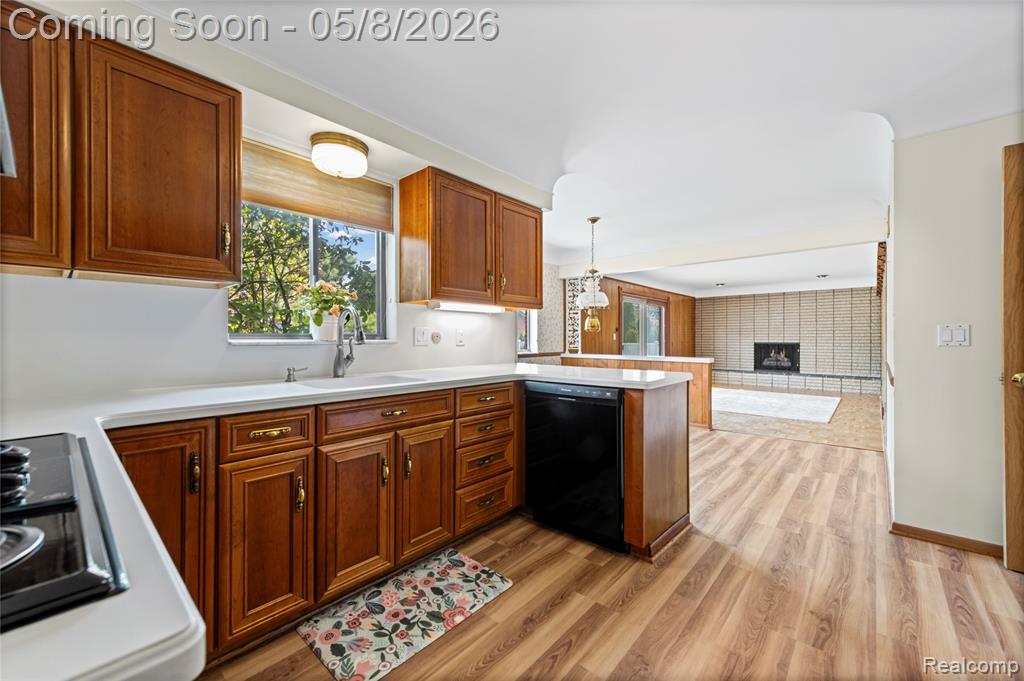 690 Briarcliff Drive, Grosse Pointe Woods, MI 48236 — Photo 15
