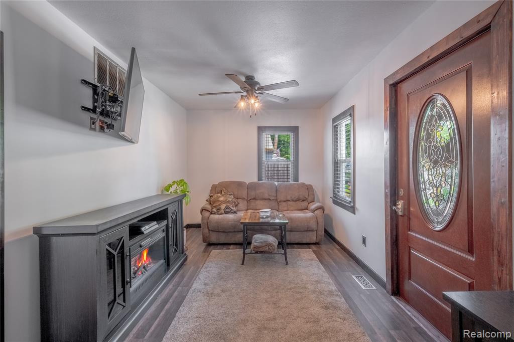 108 S Church Street, Byron, MI 48418 — Photo 9