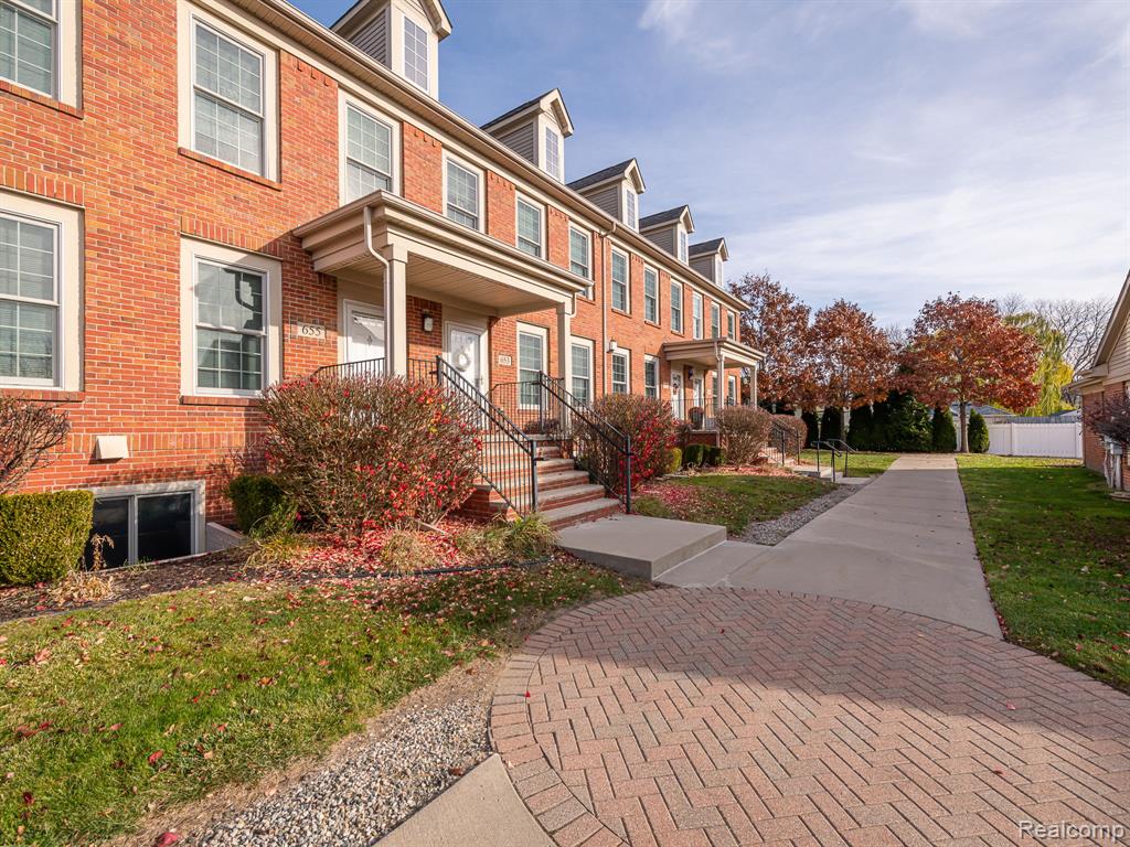 655 Vinewood Street, Wyandotte, MI 48192 — Photo 2
