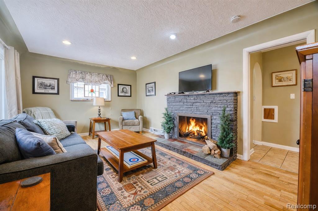 41890 E Ann Arbor Trail, Plymouth, MI 48170 — Photo 8