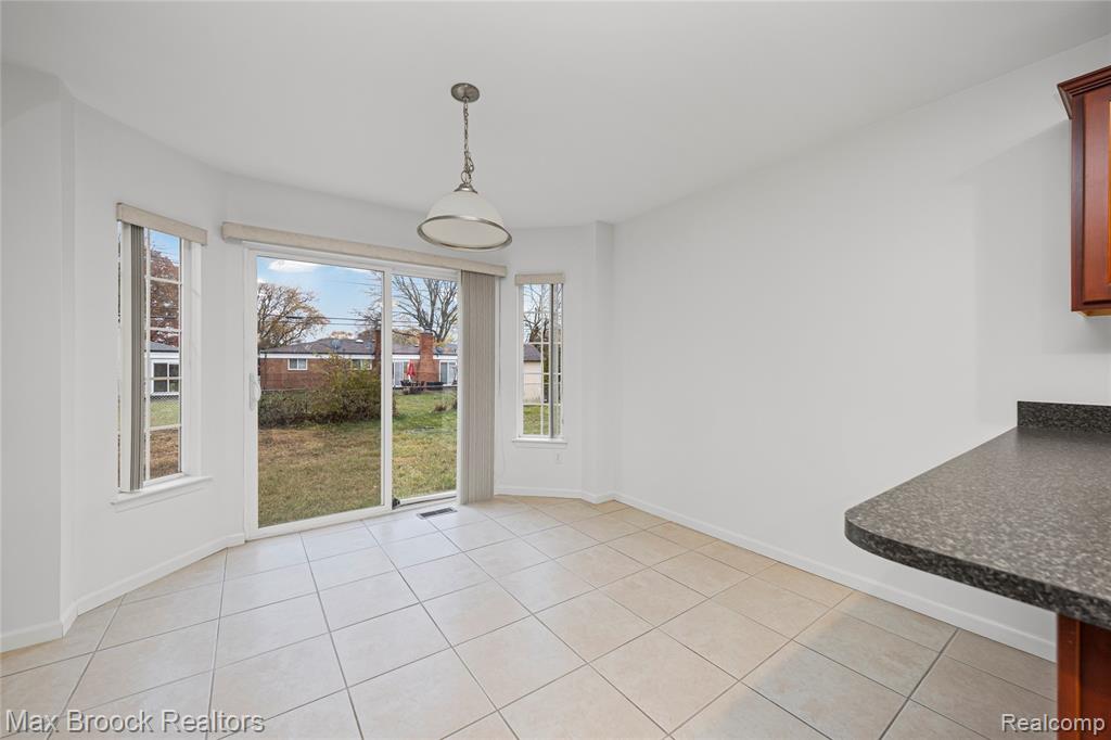 4852 Burberry Drive, Warren, MI 48092 — Photo 17