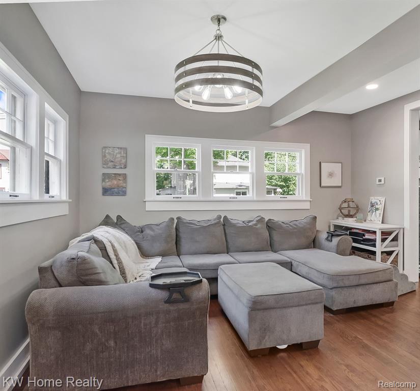207 E SHERMAN Street, Holly, MI 48442 — Photo 9