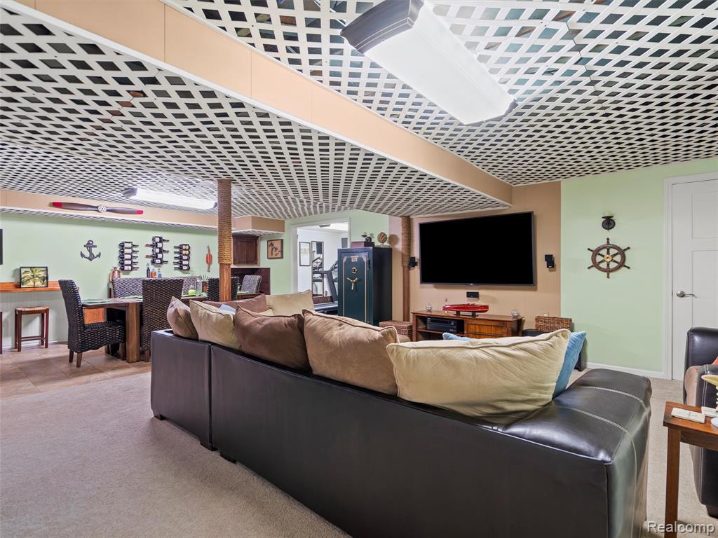 6410 Paramus, Clarkston, MI — Photo 18