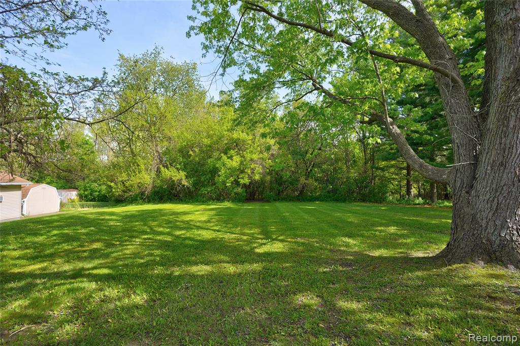 4064 Sheraton Drive, Flint, MI 48532 — Photo 33