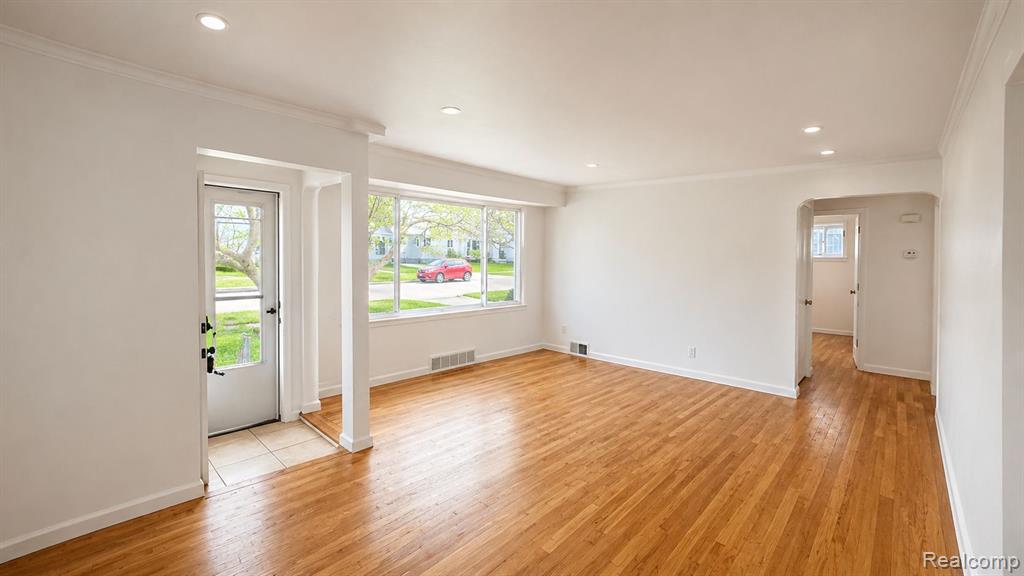 29455 Rosslyn Avenue, Garden City, MI — Photo 4