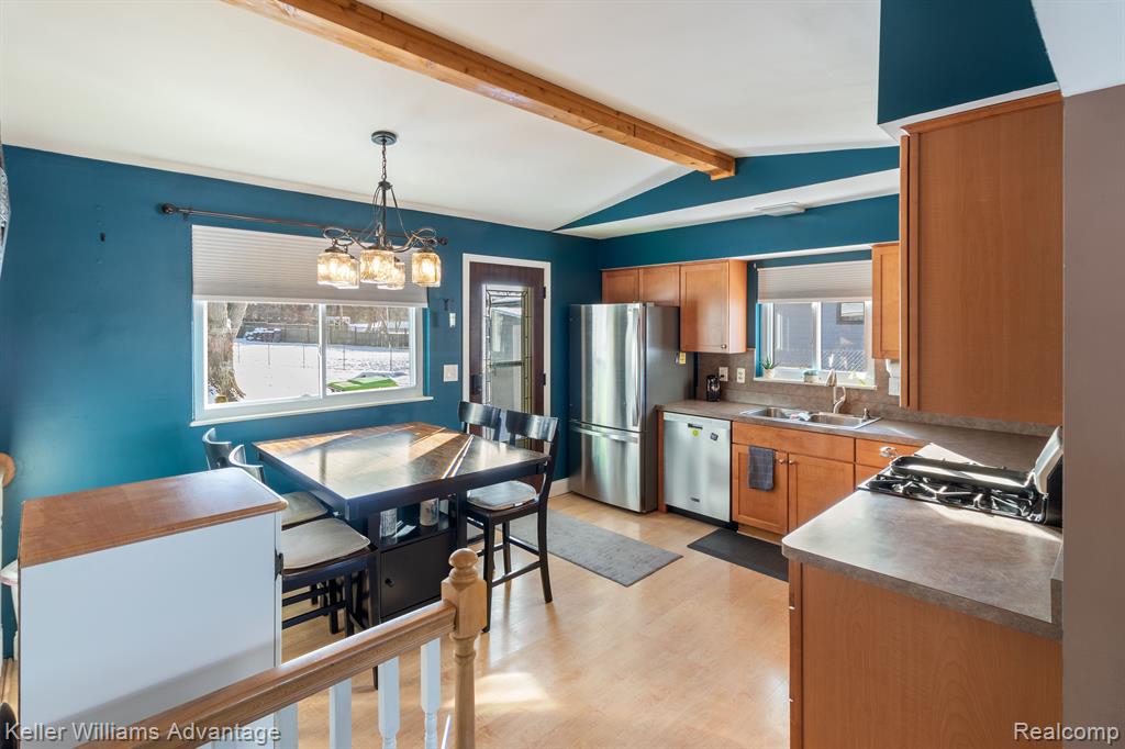 807 WORCHESTER Drive, Fenton, MI 48430 — Photo 7