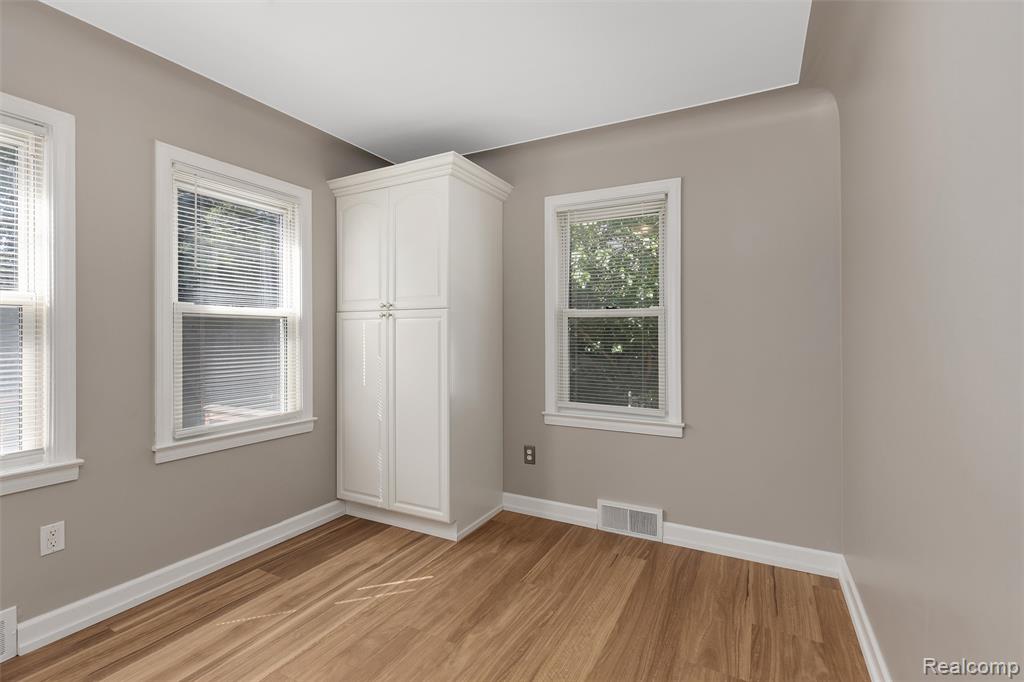 712 Golf Avenue, Royal Oak, MI 48073 — Photo 4
