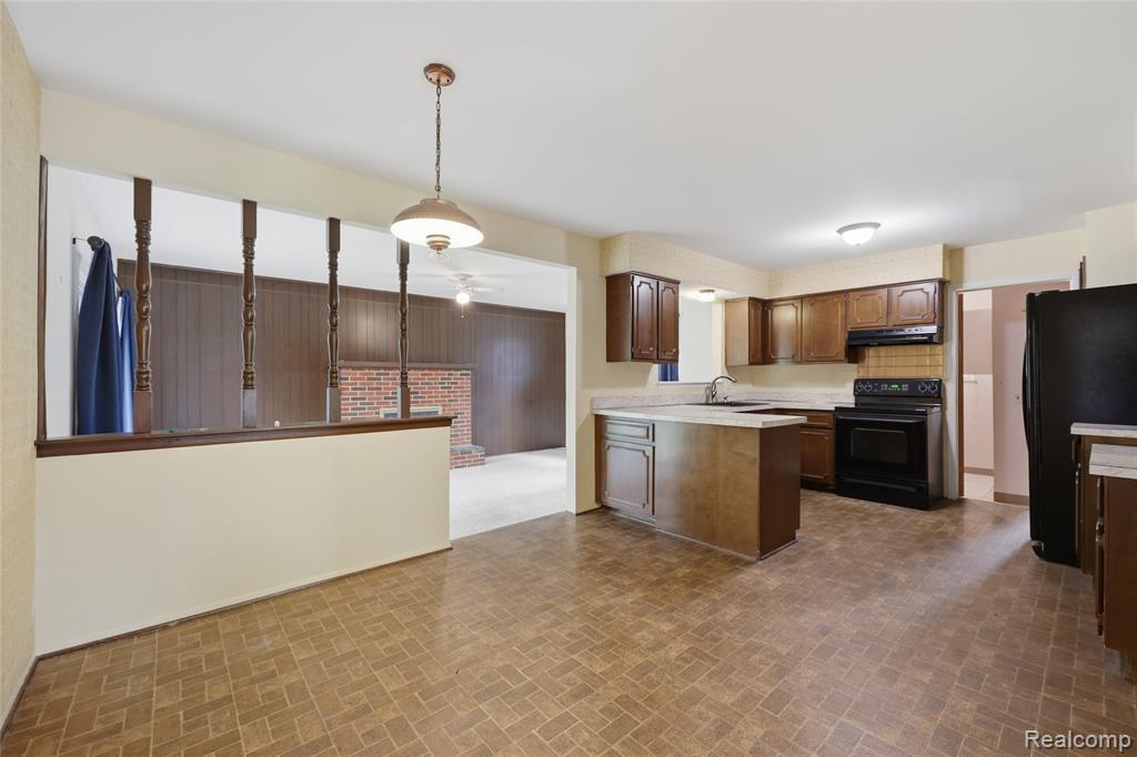2229 Hillcrescent Drive, Troy, MI 48085 — Photo 11
