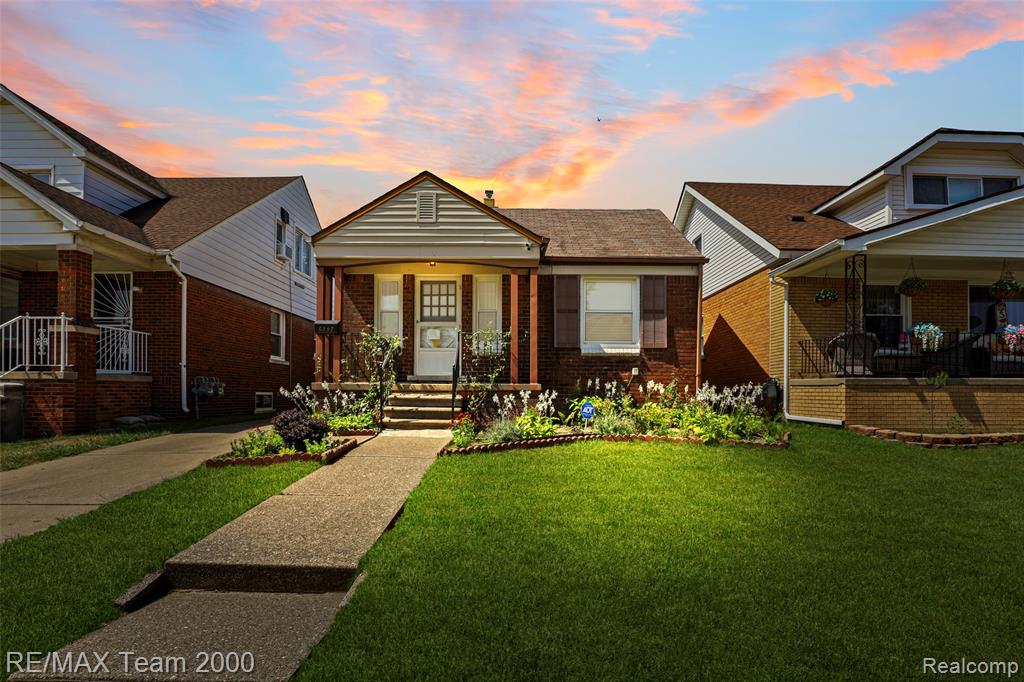 6847 Middlepointe Street, Dearborn, MI 48126