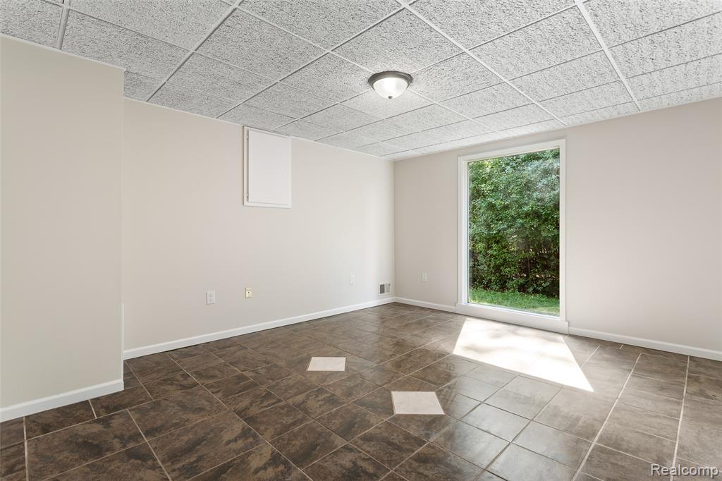 6890 Duchess Court, Troy, MI 48098 — Photo 43