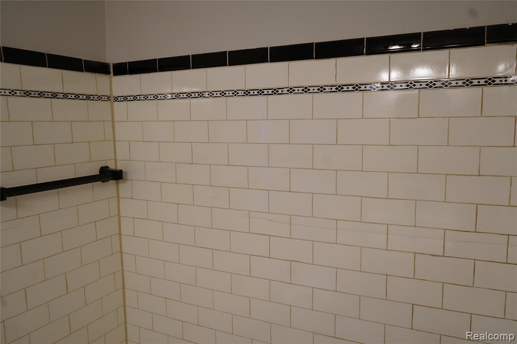 7010 Thatcher Street, Detroit, MI 48221 — Photo 10