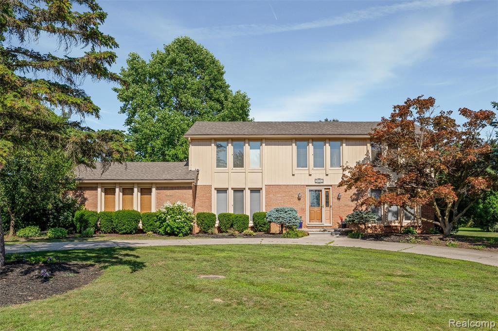 28824 Appleblossom Lane, Farmington, MI 48331