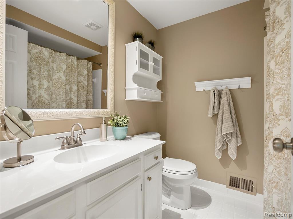 864 Dressler Lane, Rochester Hills, MI 48307 — Photo 36