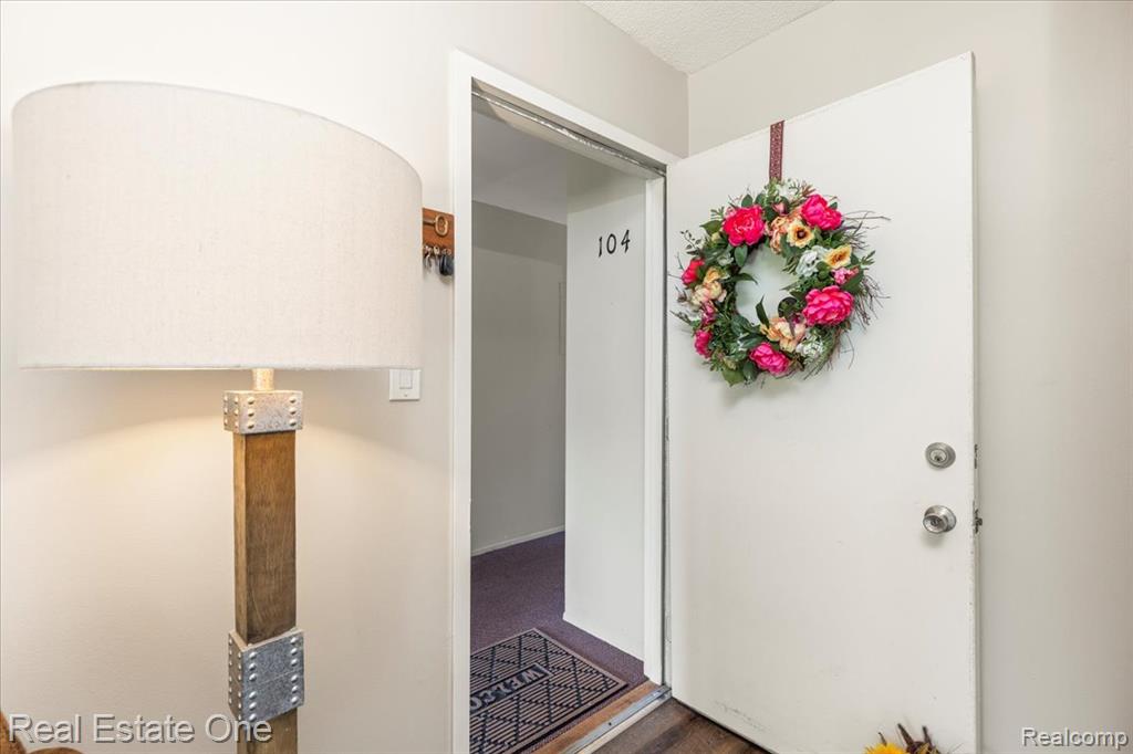 5291 Highland Road, 104, Waterford, MI 48327 — Photo 5