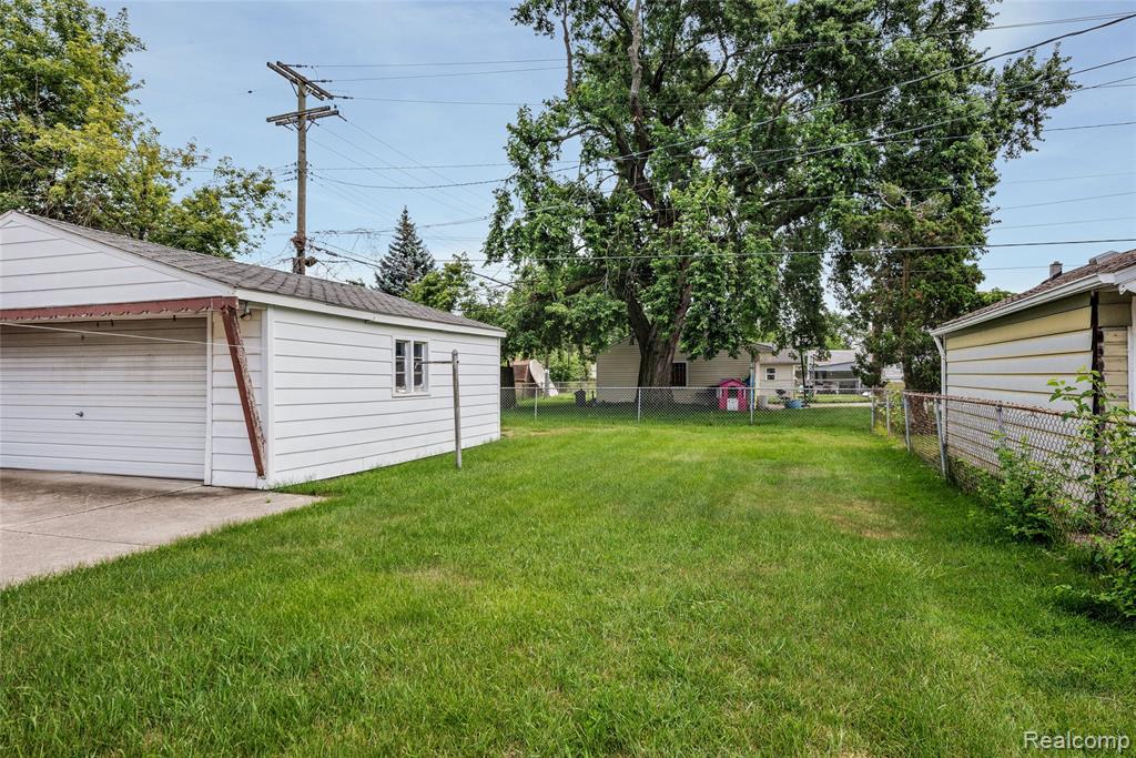 15738 Frazho Road, Roseville, MI 48066 — Photo 21