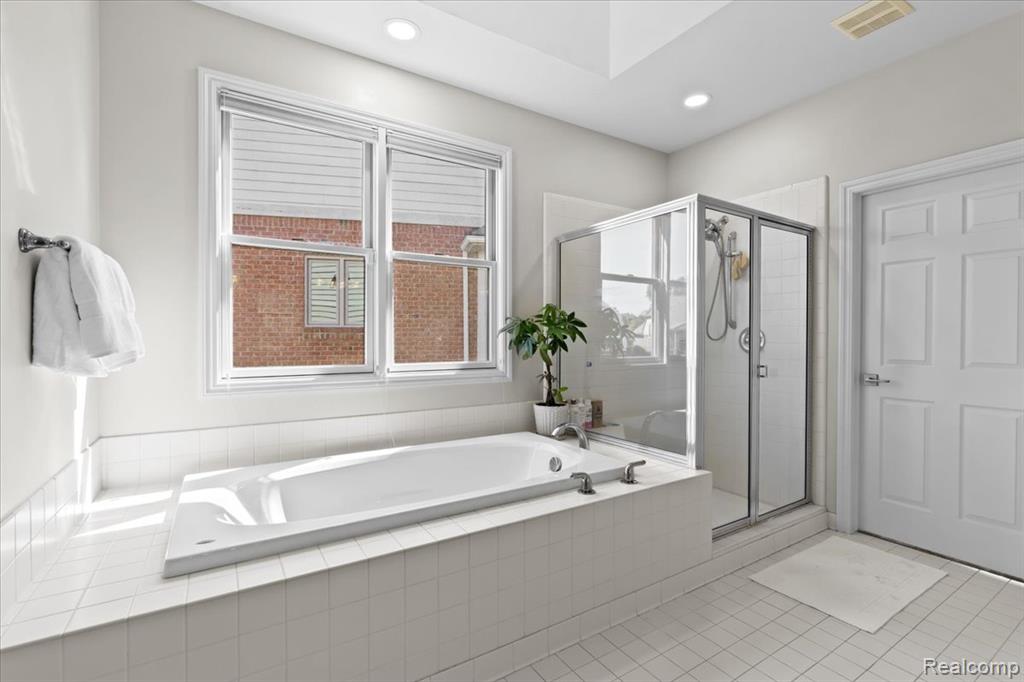 10817 Cliffview Drive, South Lyon, MI 48178 — Photo 19
