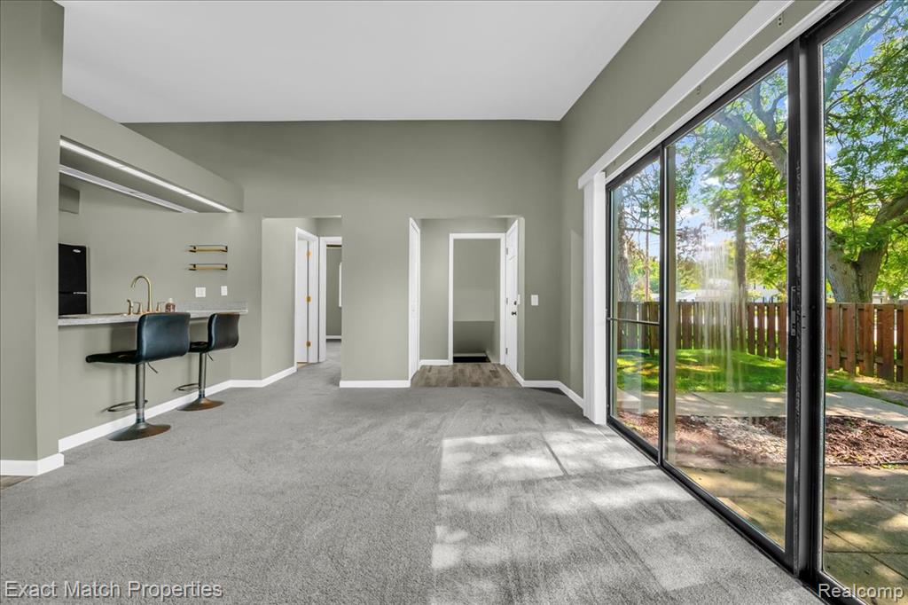 4 Willow Way, Waterford, MI 48328 — Photo 12