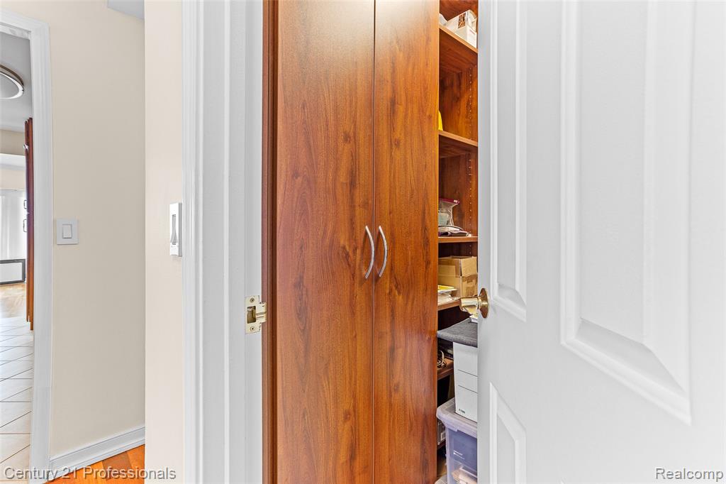 5000 Town Center, 1704, Southfield, MI 48075 — Photo 31