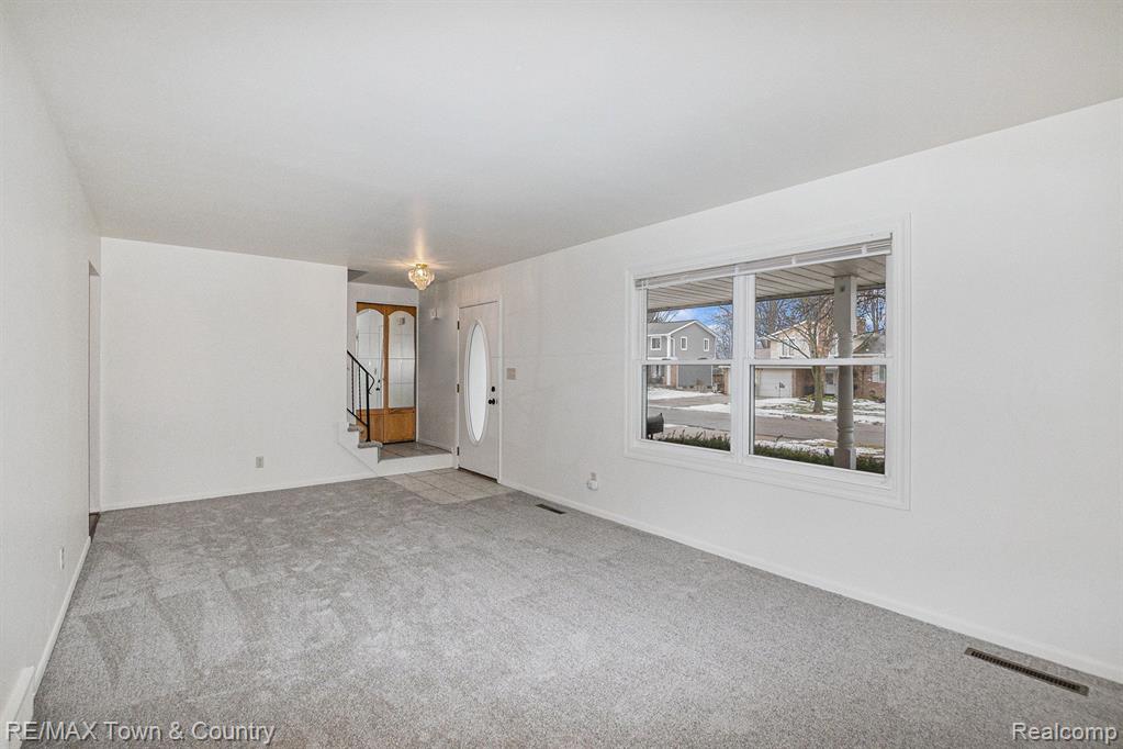 537 SPRING Lane, Flushing, MI 48433 — Photo 3