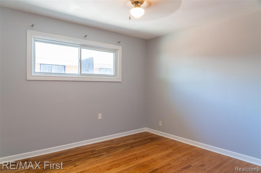 7257 State Park, Center Line, MI 48015 — Photo 19