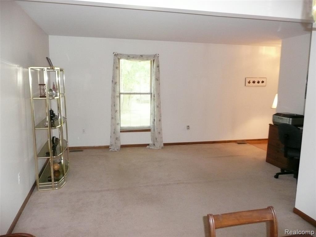 2388 Ava, Howell, MI 48843 — Photo 8