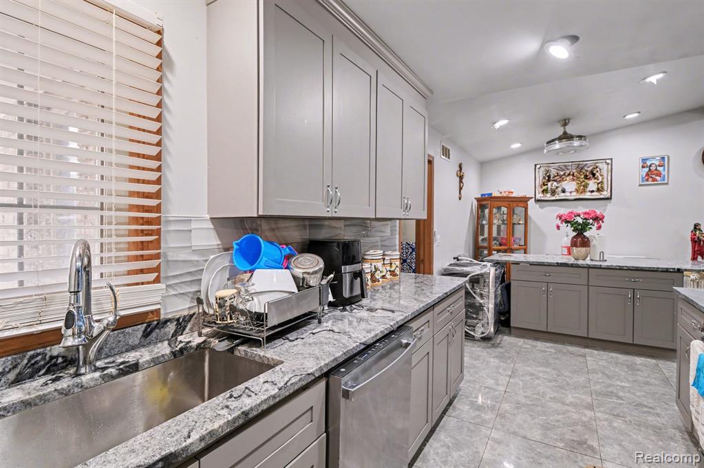 15525 Irene Court, Clinton Twp, MI 48038 — Photo 9