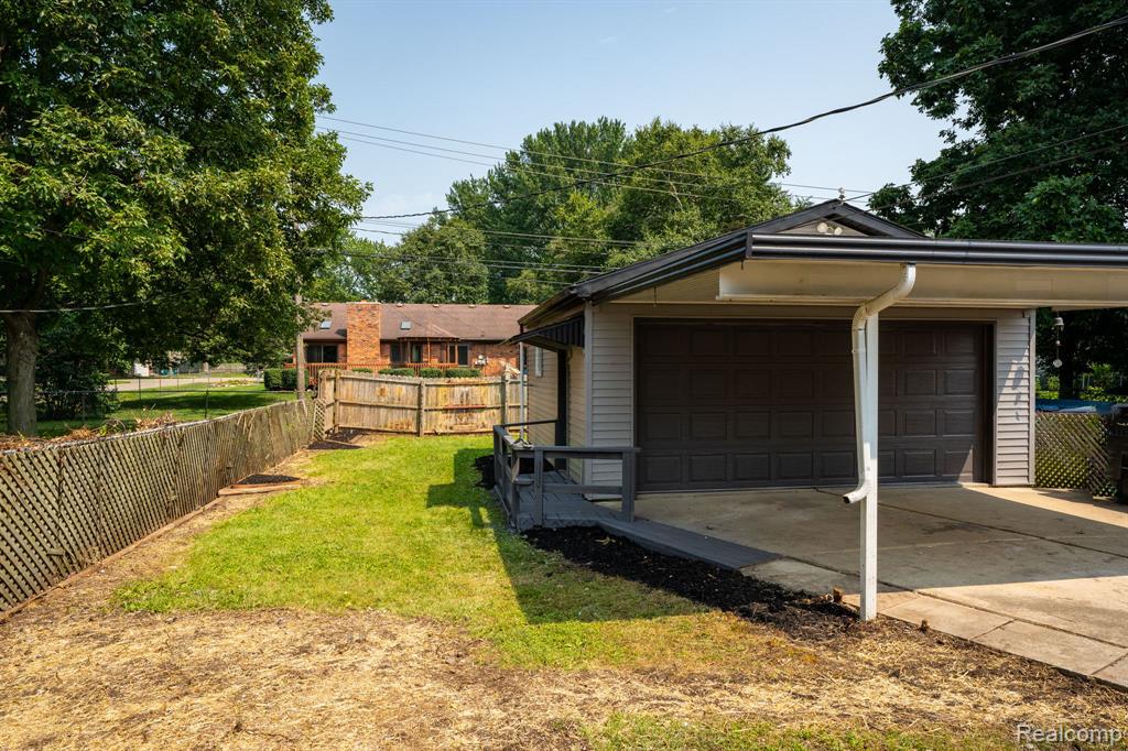39588 Chart Street, Harrison Township, MI — Photo 26