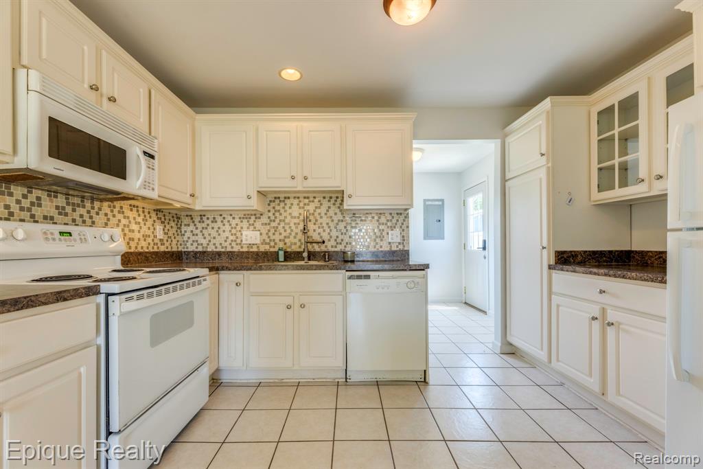 7520 Sunset Boulevard, Lexington, MI 48450 — Photo 6