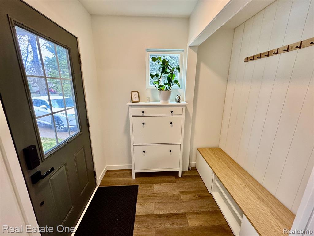 571 ANDRESEN Court, Hazel Park, MI 48030 — Photo 4