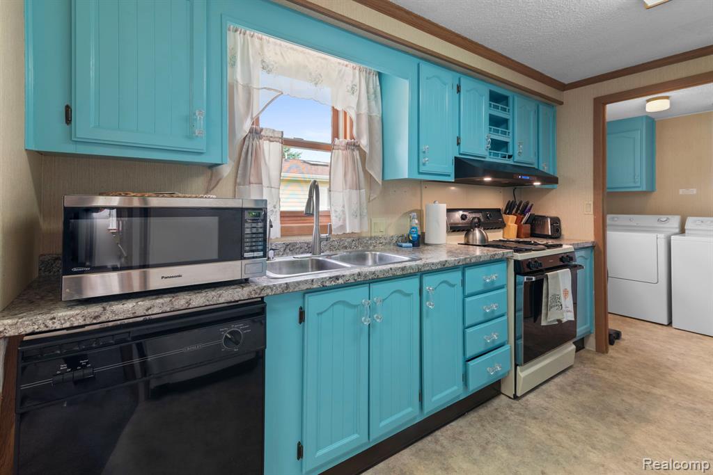 704 Webber Court, Linden, MI 48451 — Photo 17