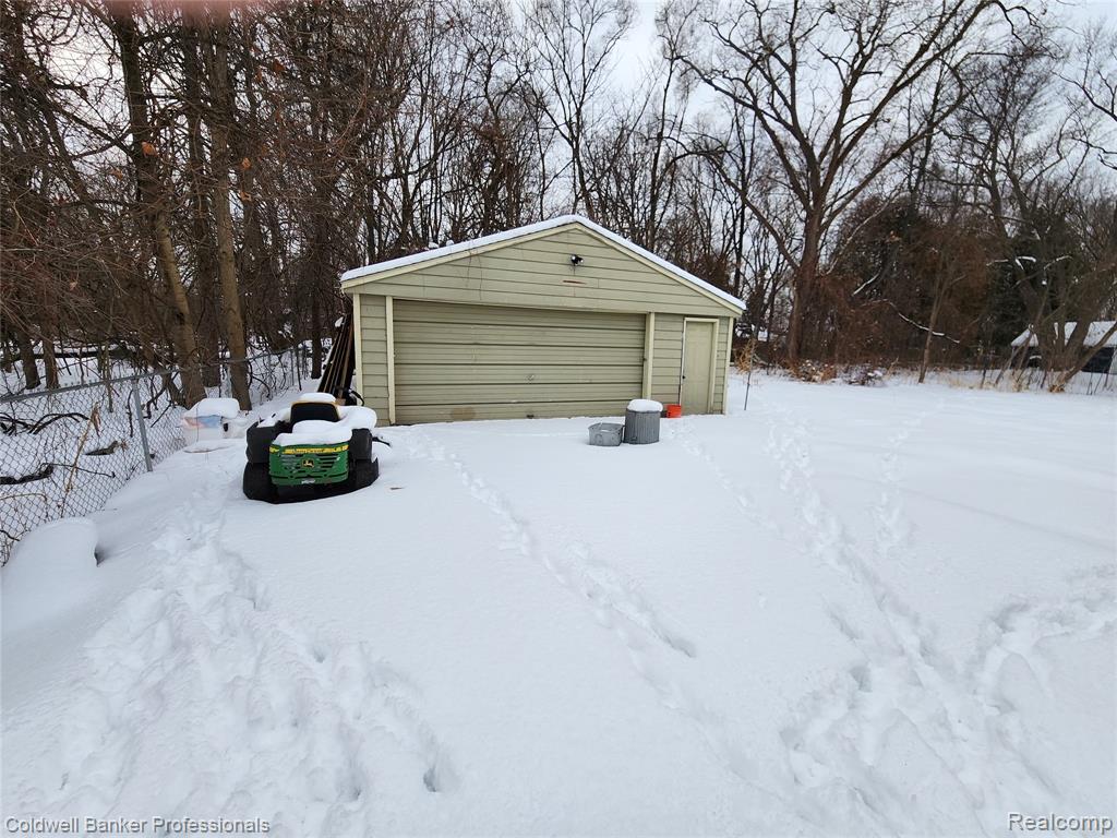 18925 Bentler Street, Detroit, MI 48219 — Photo 36