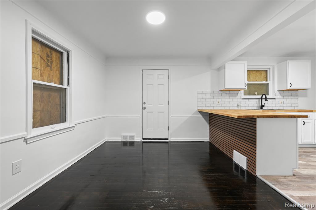 8130 Ward Street, Detroit, MI 48228 — Photo 12