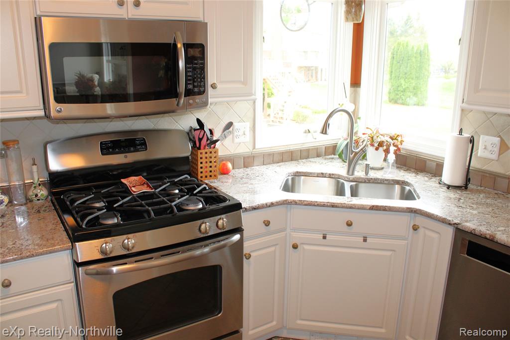 47671 Stratford Drive, Canton, MI 48187 — Photo 5