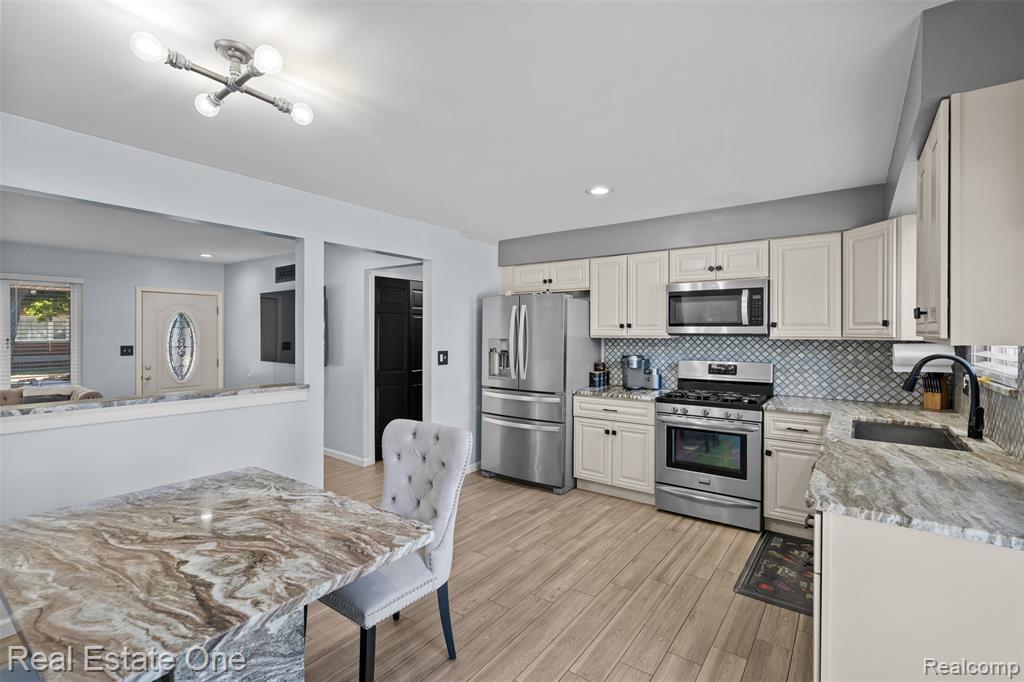 8057 Helen, Center Line, MI 48015 — Photo 7