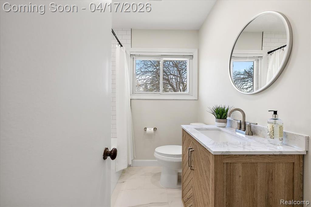 (Main Floor) Full Bathroom 1 (Tub/Shower Combo)