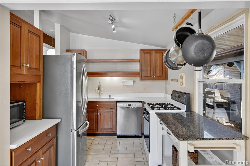 2344 S Circle Drive, Ann Arbor, MI 48103 — Photo 13